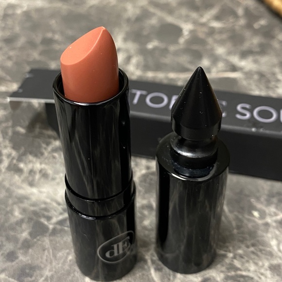 💄 New designer nude lipstick